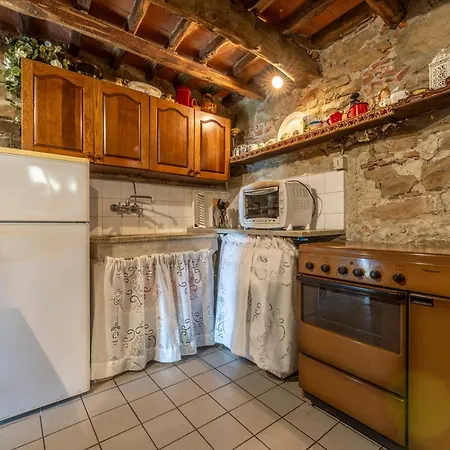 La Casa Di Elda, With Pool, Uzzano, Toscana 度假居