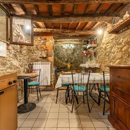 度假居 La Casa Di Elda, With Pool, Uzzano, Toscana *